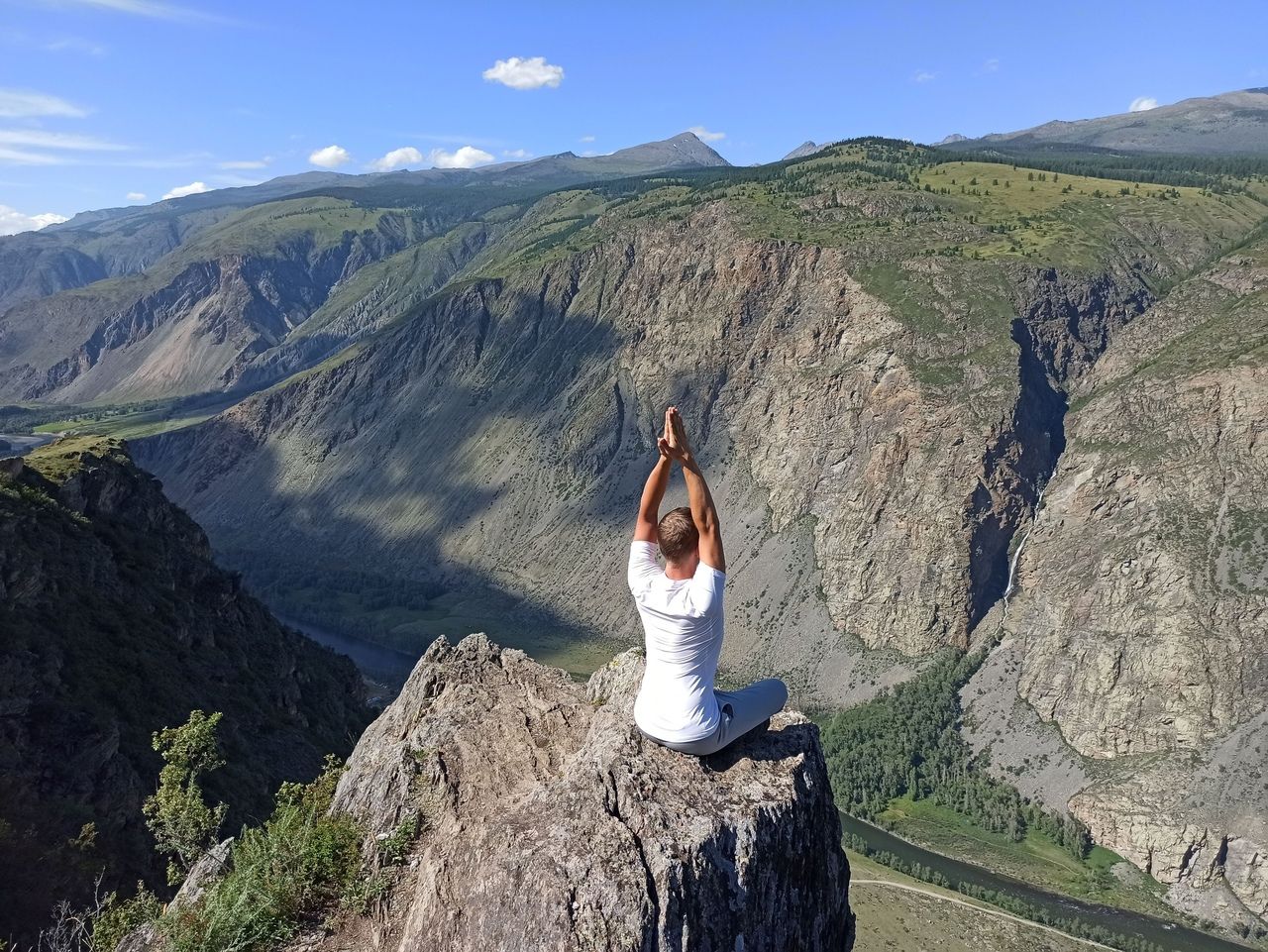 yoga-tur-gornyy-altay.jpeg