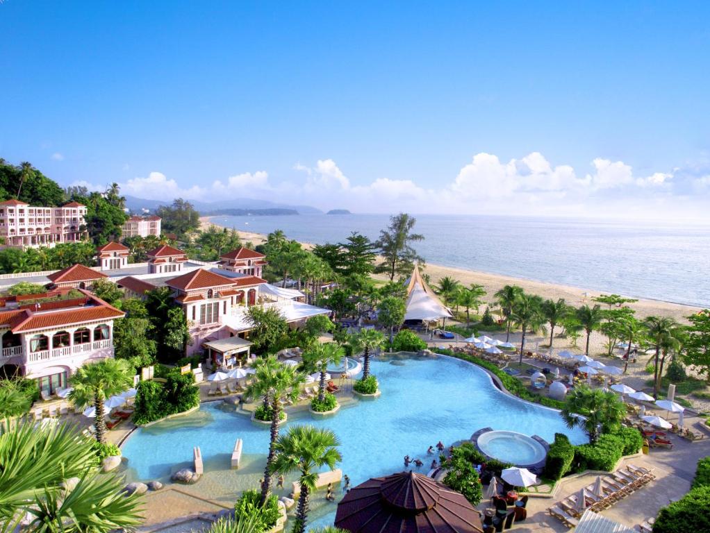 Centara_Grand_Beach.jpg